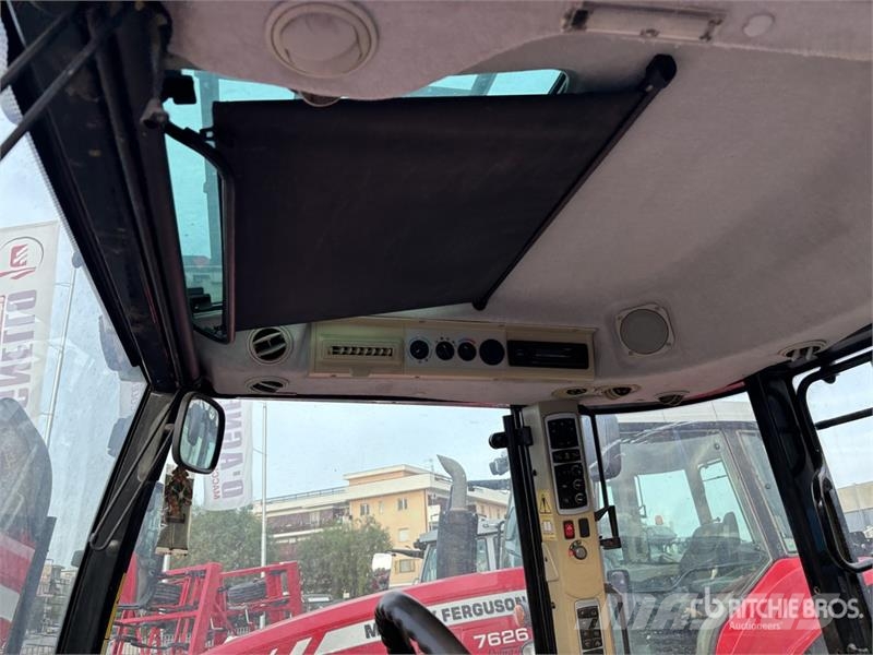 Massey Ferguson 5608 Dyna-4 4WD Tractor Трактори