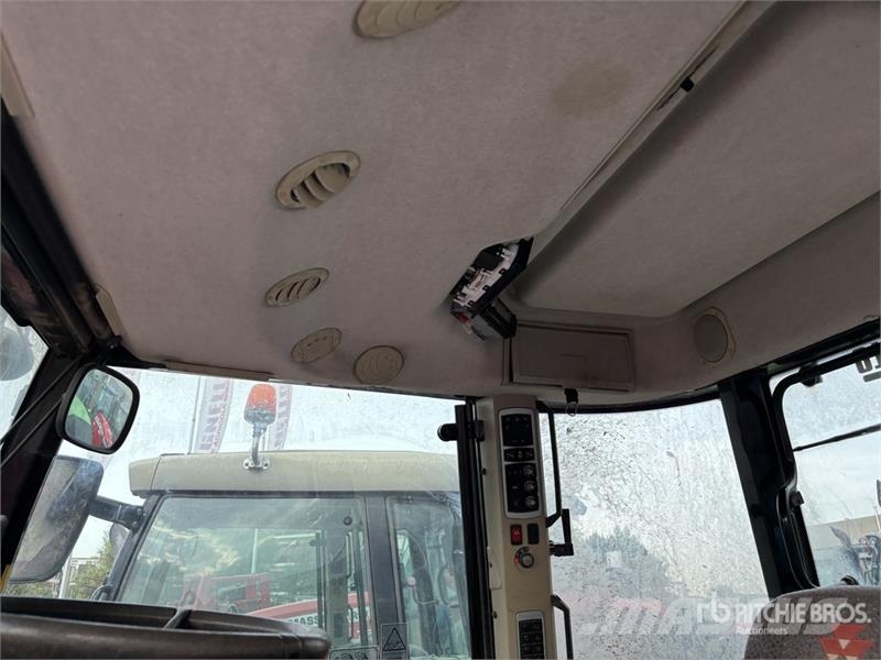 Massey Ferguson 5608 Dyna-4 4WD Tractor Трактори