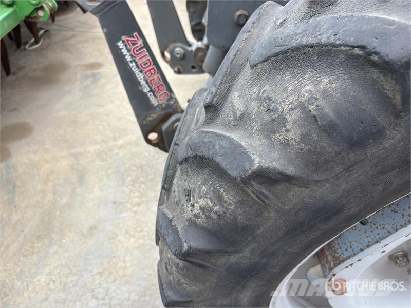 Massey Ferguson 5608 Dyna-4 4WD Tractor Трактори