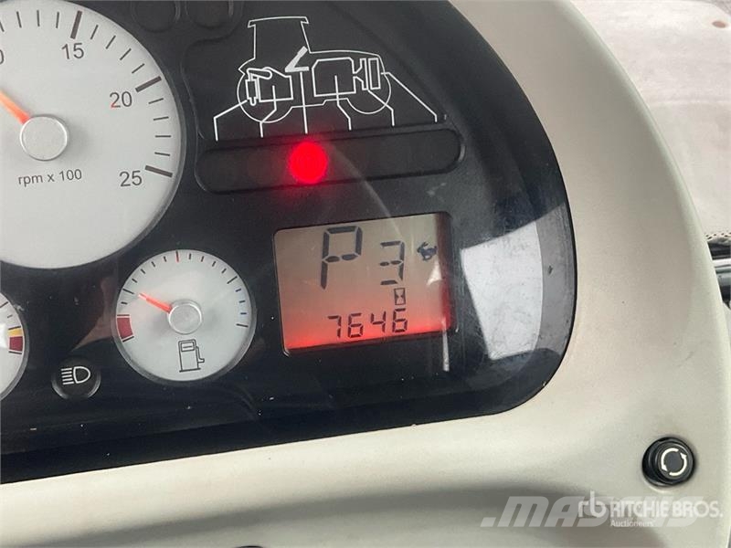 Massey Ferguson 7480 Dyna VT 4WD Tractor الجرارات