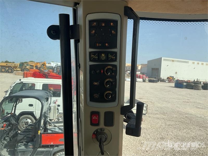 Massey Ferguson 7722 Dyna6 4WD Tractor Трактори