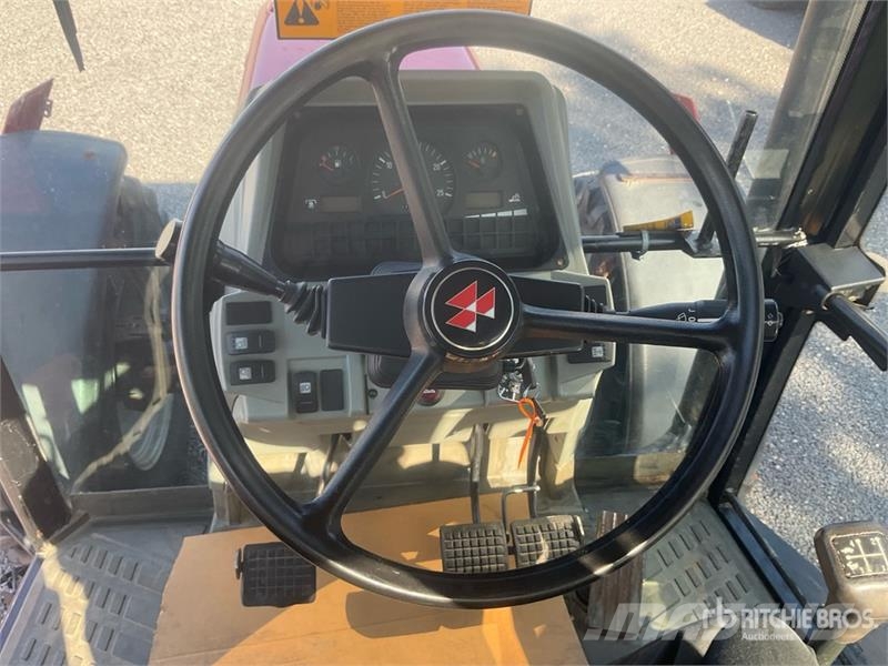 Massey Ferguson 8120 4WD Tractor Traktorid