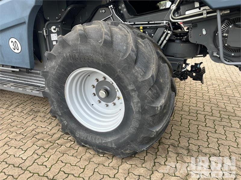 Massey Ferguson Ideal 8t Combine Harvester Зерноуборочные комбайны