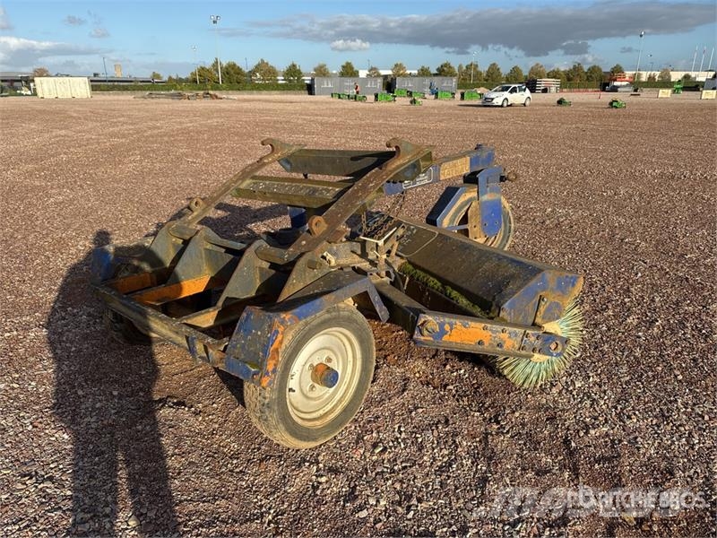 Mathieu S.A BT312 SM180 1800 mm Balayeuse 1 Essieu S/A Swe Bürsten