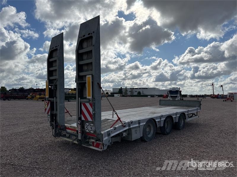 MAX Trailer MAX-300 Tri/A Semi Remorque Porte Engin Lowboy Tra Нискотоварачи