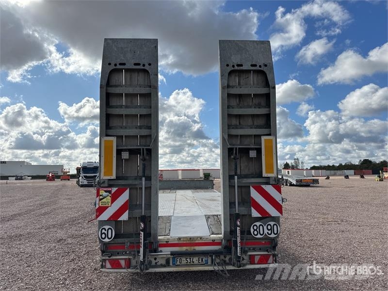 MAX Trailer MAX-300 Tri/A Semi Remorque Porte Engin Lowboy Tra Нискотоварачи
