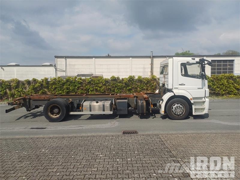 MB Trac Axor 1824 4x2 Container Truck Otros camiones