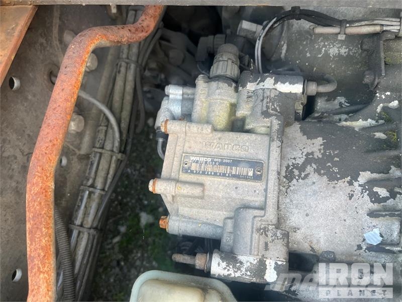 MB Trac Axor 1824 4x2 Container Truck Otros camiones