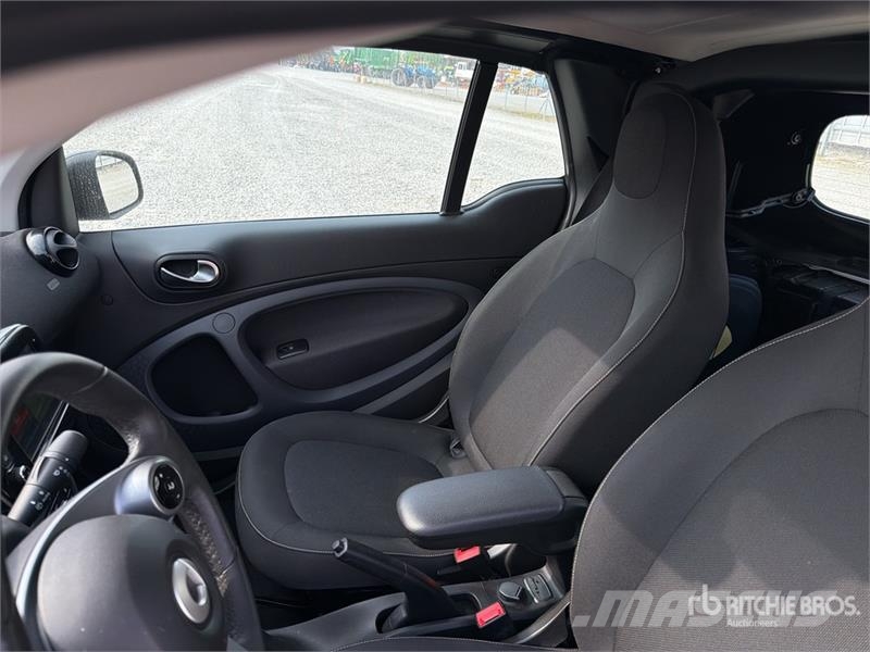 MCC Smart EQ EL Electric ForTow Cabrio EQ EL. 17,7 Auto's