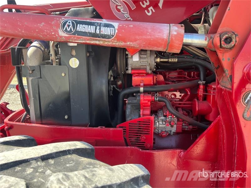 McCormick MC135 4WD Tractor Tractores