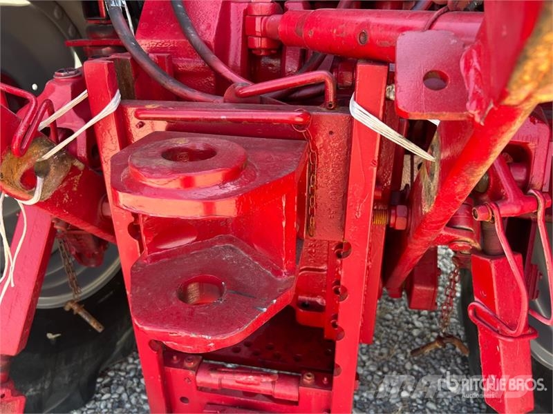McCormick MC135 4WD Tractor Tractores