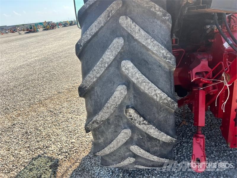 McCormick MC135 4WD Tractor Tractores