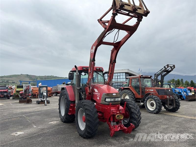 McCormick MC135 4WD Tractor Tractores
