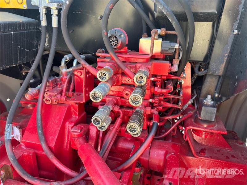 McCormick MC135 4WD Tractor Tractores