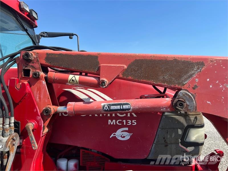 McCormick MC135 4WD Tractor Tractores