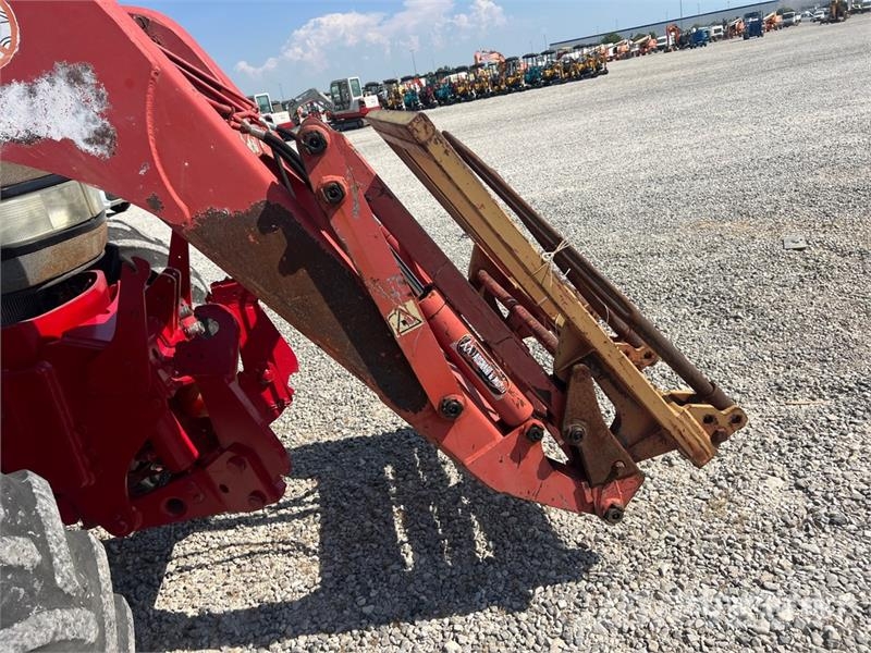 McCormick MC135 4WD Tractor Tractores
