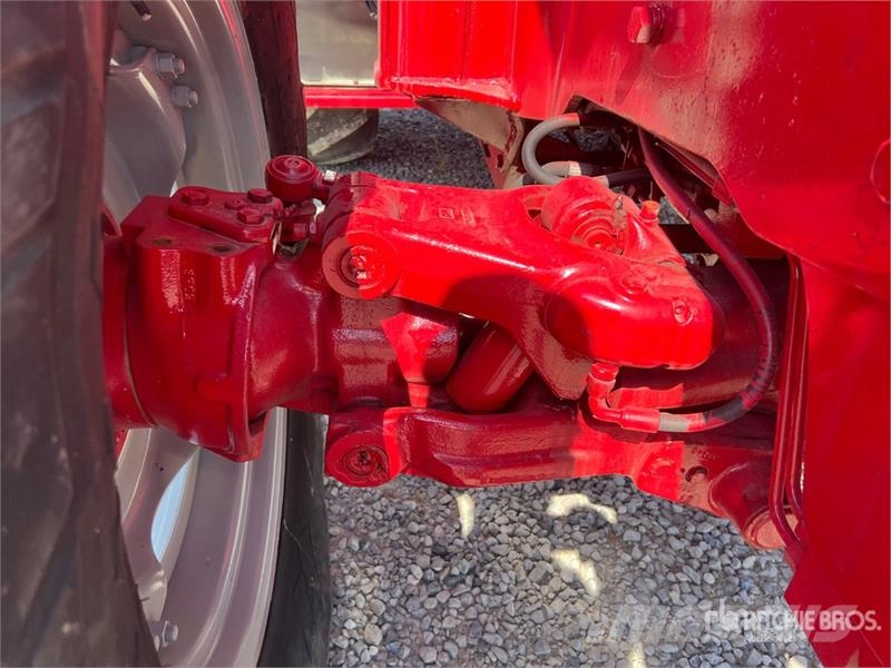 McCormick MC135 4WD Tractor Tractores
