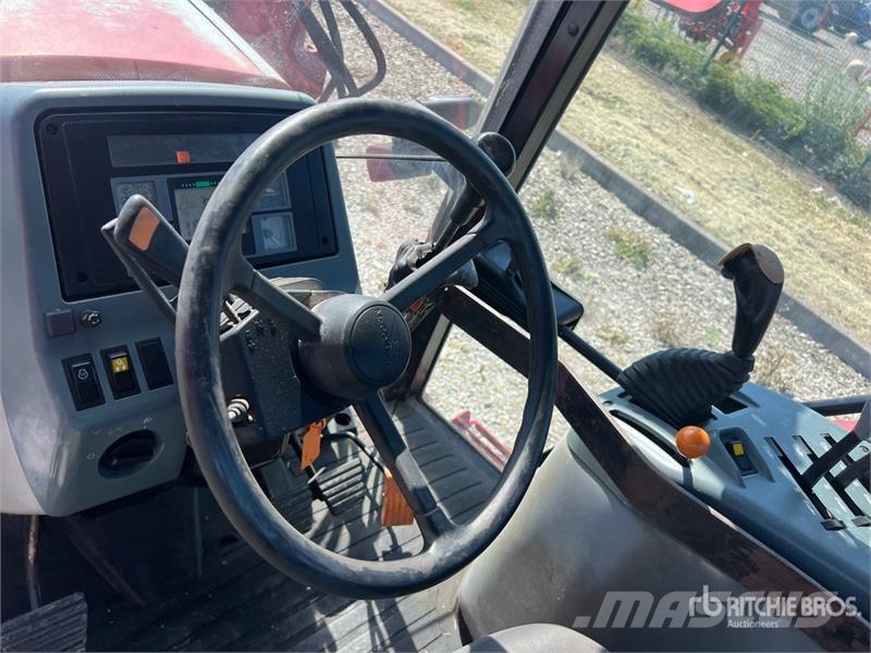 McCormick MC135 4WD Tractor Tractores