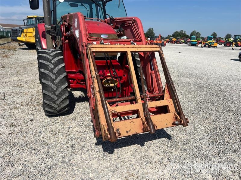 McCormick MC135 4WD Tractor Tractores
