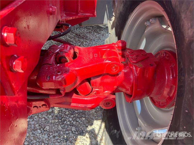 McCormick MC135 4WD Tractor Tractores