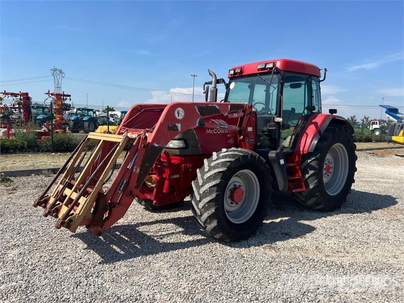 McCormick MC135 4WD Tractor Tractores