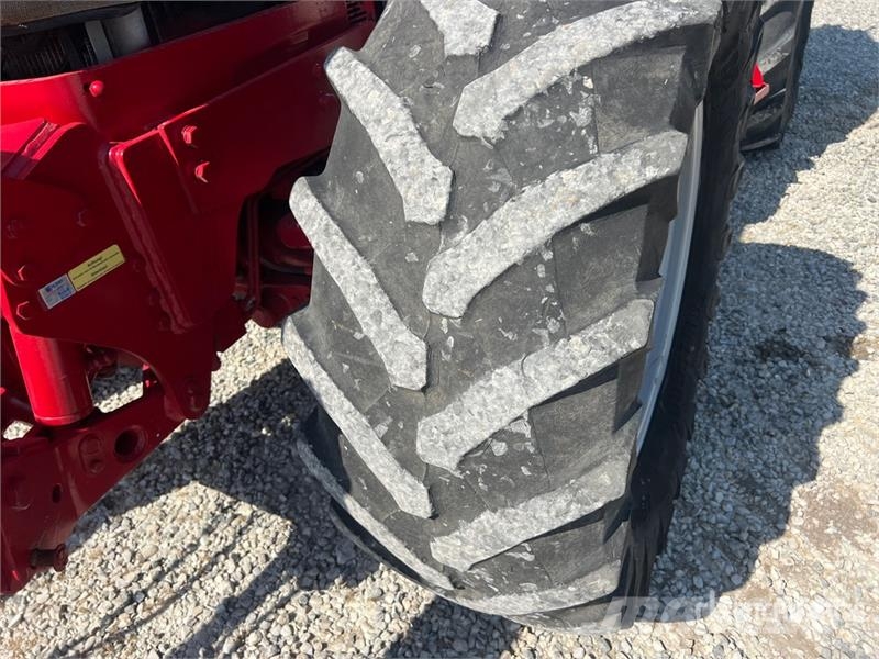 McCormick MC135 4WD Tractor Tractores