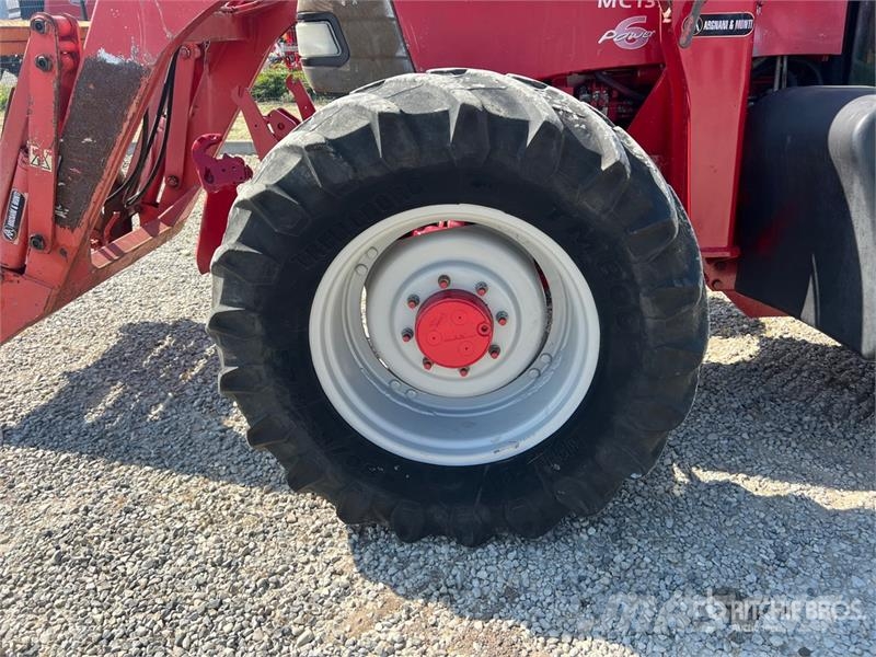 McCormick MC135 4WD Tractor Tractores