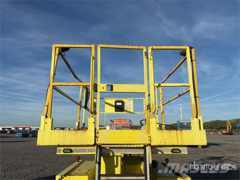 MEC 2684RT Diesel Speed Level Scissor Lift Škarjaste dvižne ploščadi