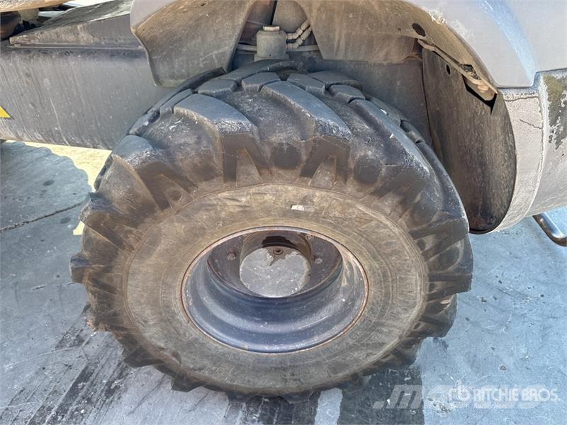 Mecalac 12MTX Pelle sur pneus
