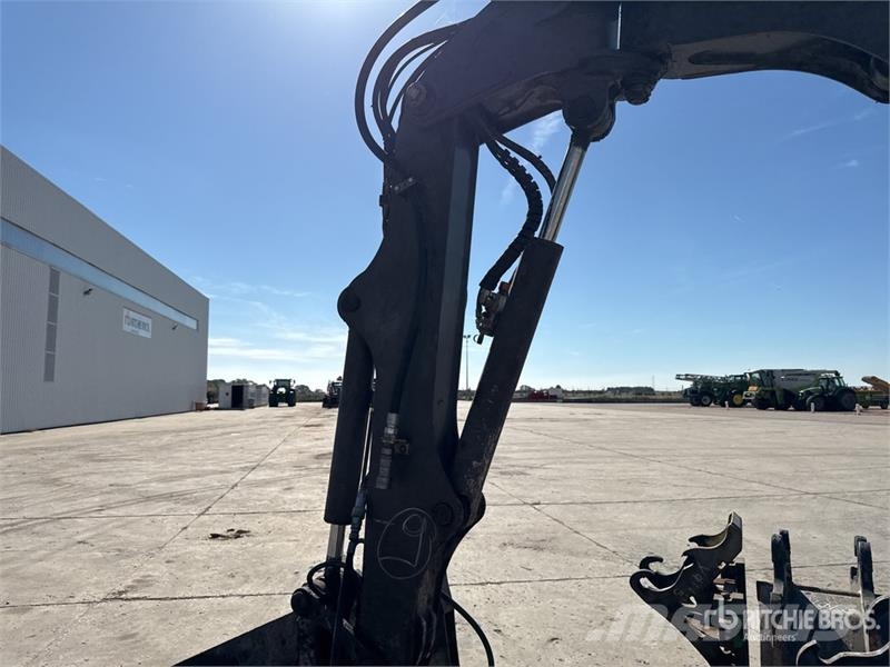 Mecalac 12MTX Pelle sur pneus