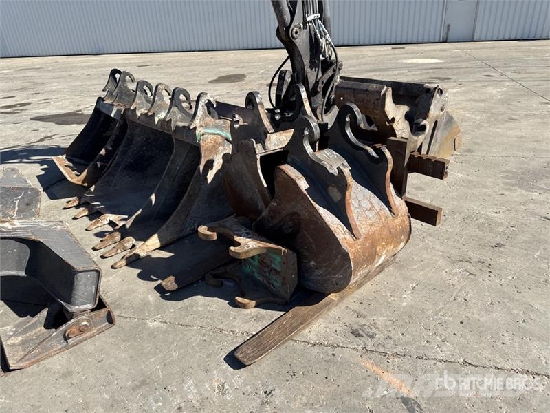 Mecalac 12MTX Pelle sur pneus
