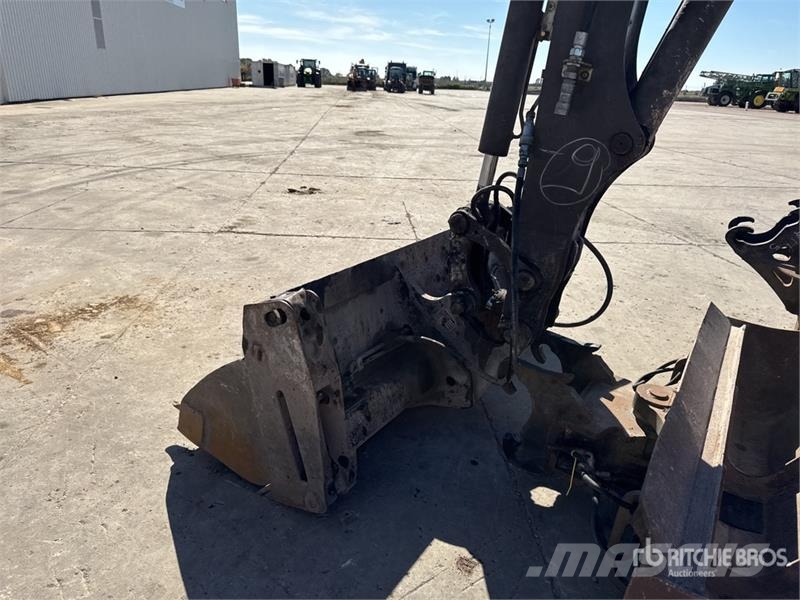 Mecalac 12MTX Pelle sur pneus