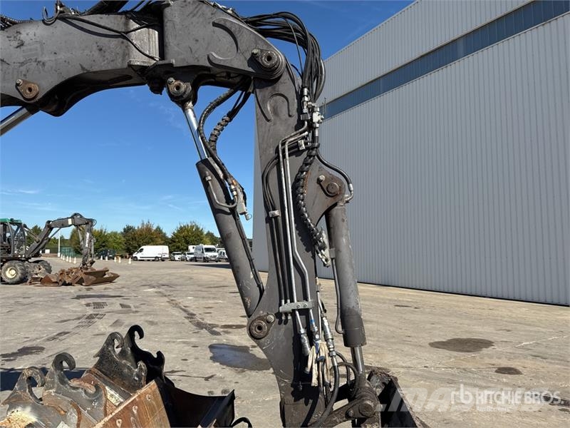 Mecalac 12MTX Pelle sur pneus