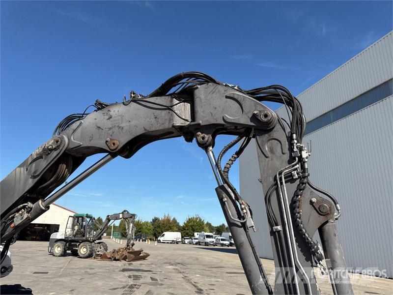 Mecalac 12MTX Pelle sur pneus