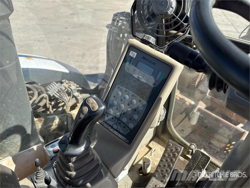 Mecalac 12MTX حفارات بعجل