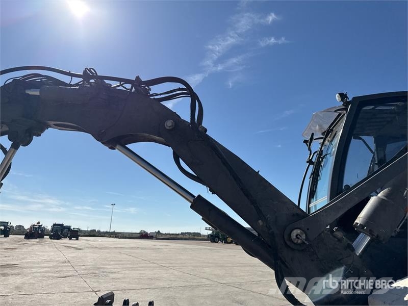 Mecalac 12MTX Pelle sur pneus