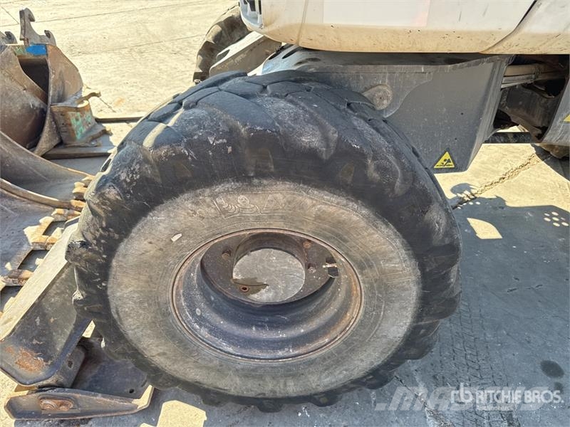 Mecalac 12MTX Pelle sur pneus