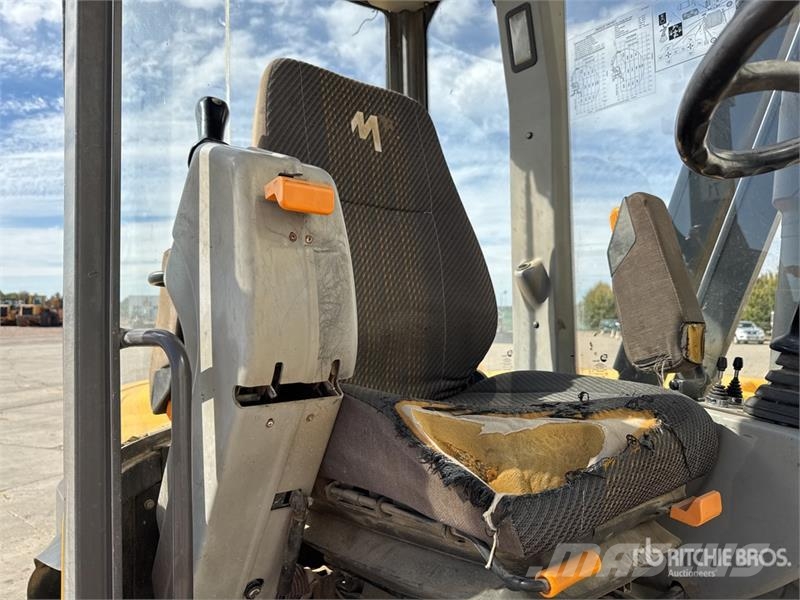 Mecalac 12MXT Ekskavatori uz riteņiem