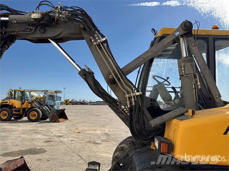Mecalac 12MXT Ekskavatori uz riteņiem