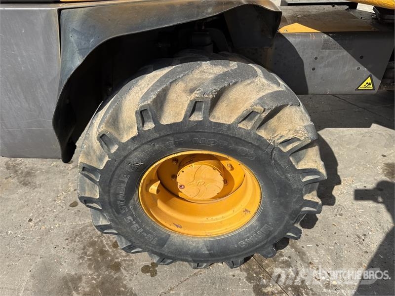 Mecalac 12MXT Ekskavatori uz riteņiem