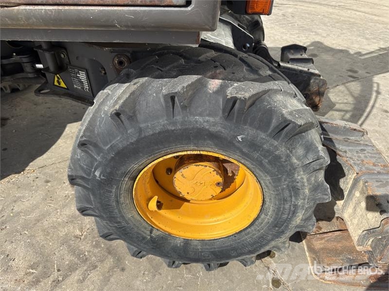 Mecalac 12MXT Ekskavatori uz riteņiem