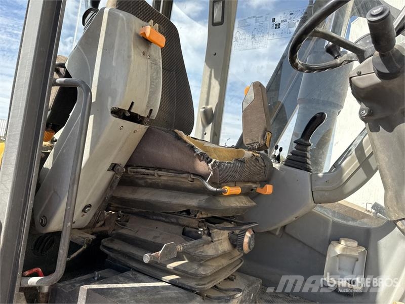 Mecalac 12MXT Ekskavatori uz riteņiem