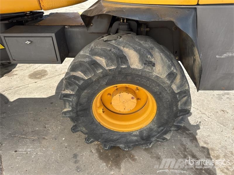 Mecalac 12MXT Ekskavatori uz riteņiem