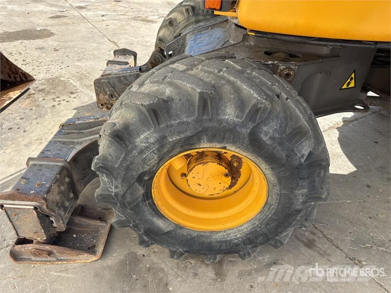 Mecalac 12MXT Ekskavatori uz riteņiem