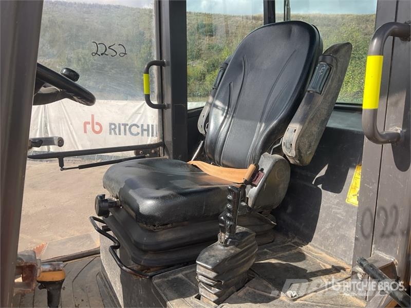 Mecalac 6MDX 6 ton 4x4 Dumper 側卸礦車