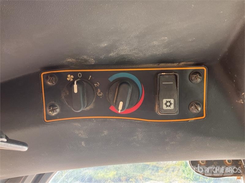 Mecalac 6MDX 6 ton 4x4 Dumper 側卸礦車