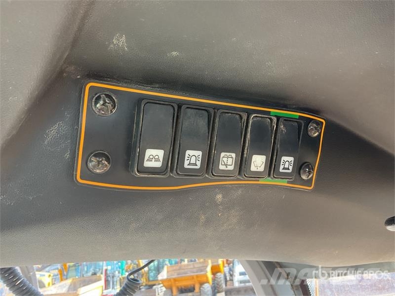 Mecalac 6MDX 6 ton 4x4 Dumper 側卸礦車