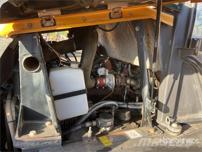 Mecalac 6MDX 6 ton 4x4 Dumper 側卸礦車