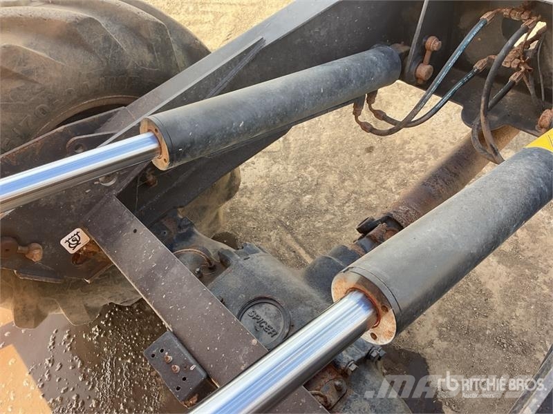 Mecalac 6MDX 6 ton 4x4 Dumper 側卸礦車