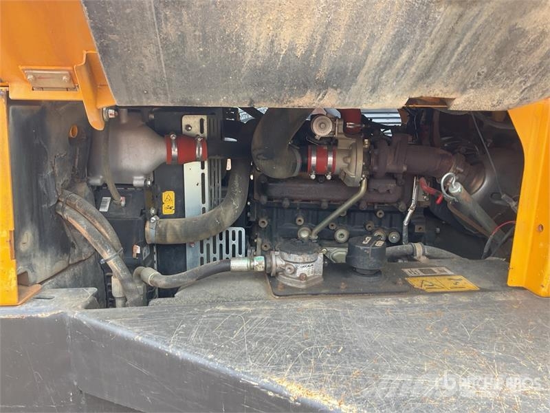 Mecalac TA6 6 ton 4x4 Dumper Stavebné sklápače